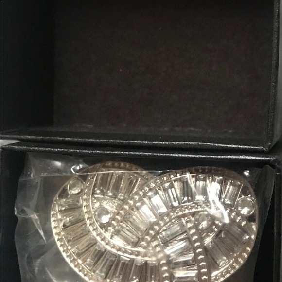 Silver ring - Picture 2 of 5